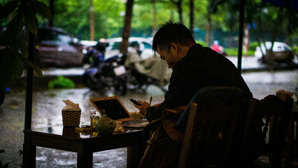 Bảo quản cà phê trong lọ kín có van thoát khí một chiều