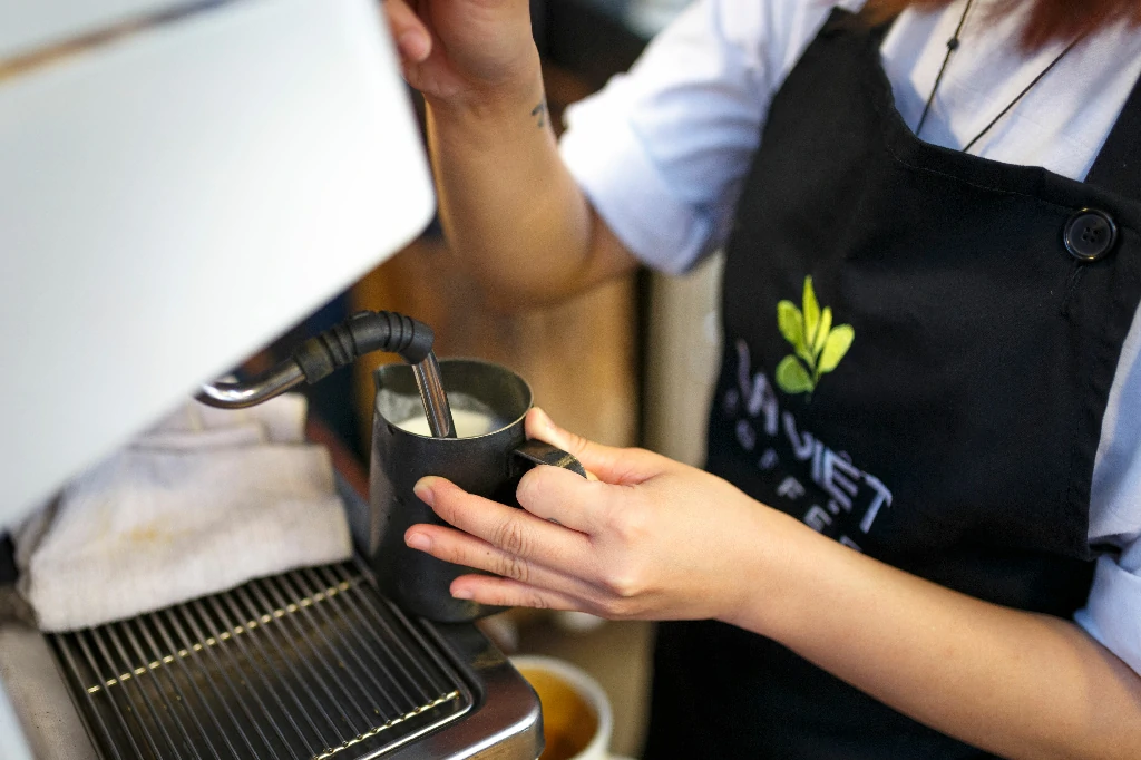Cách pha cafe máy không bị đắng khét