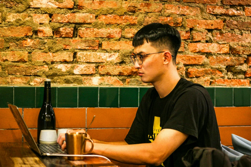 Phân tích công cụ online cho quán cafe và chi phí nguyên liệu