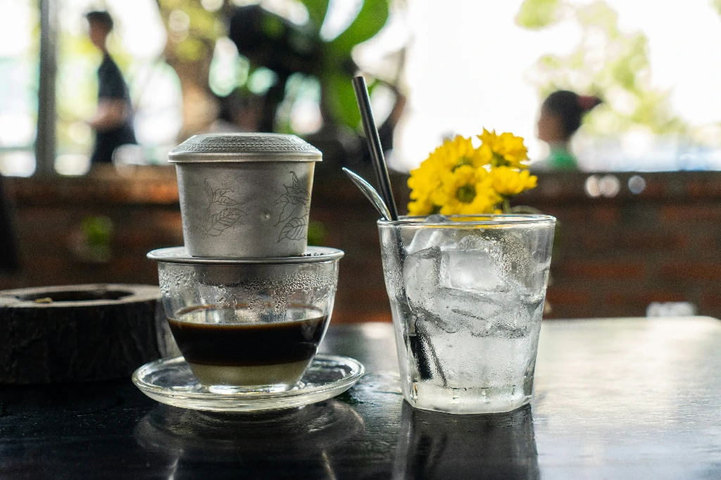 Bài trí thiết bị máy pha cà phê và phụ kiện tinh tế