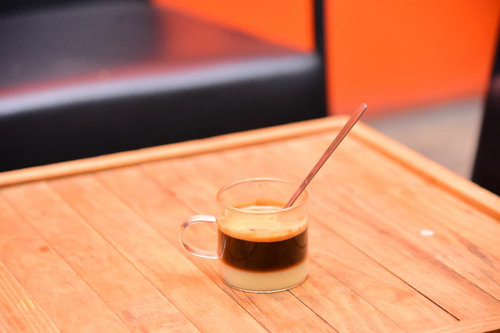 Kỹ thuật tamping lực nén 15kg chuẩn Barista
