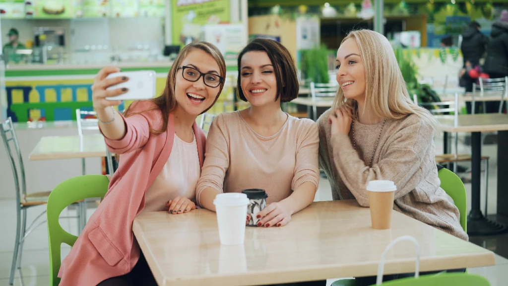 Máy pha cà phê 2 group chuyên nghiệp tại quầy bar