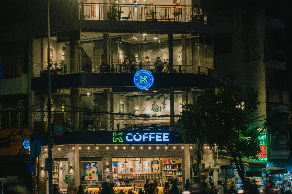 Tối ưu chi phí điện máy lạnh ca đêm quán cafe