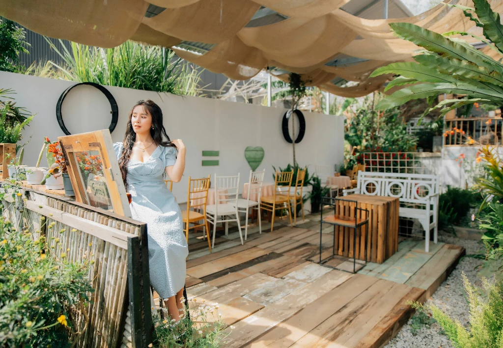 Thiết kế bố trí bàn ghế ngoài trời quán cafe sân vườn