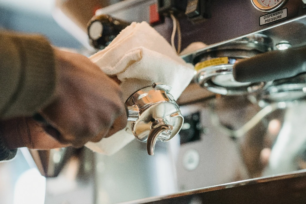 Quy trình vệ sinh van 3 ngả và tẩy cặn máy pha cafe định kỳ