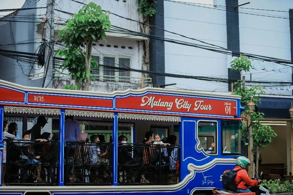 Phân vùng quầy bar xe cafe khoa học và bố trí dải đèn led thu hút